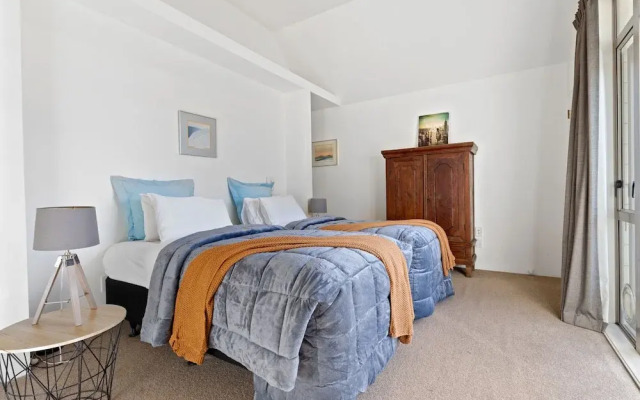 CBD Spacious 3 Storey Terrace House