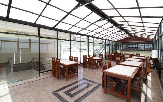Oyo 37959 Hotel Royal Stay