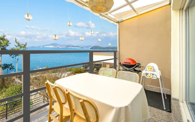 Yeosu Hi Mom Kids Family Pension Black