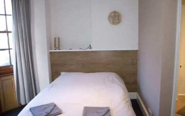 The Grapevine Seafront - Hostel