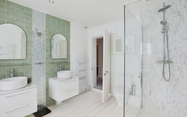 Stunning 4 Bed Semi-detached Home With Ample Space