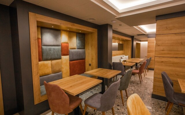Adresin Hotel