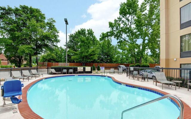 Hampton Inn Columbia-I-26 Airport