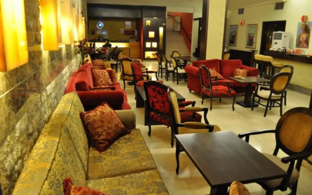 Okeania Seafront Rooms in Kamena Vourla
