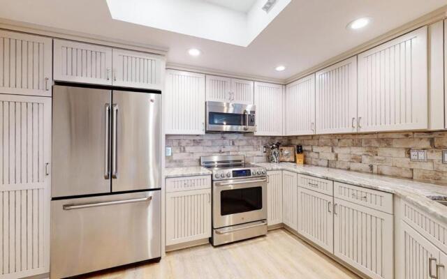 5402 Hampton Place South