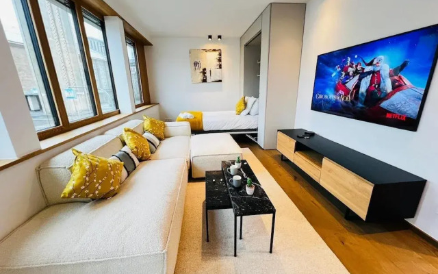 Beautiful one bedroom w balcony&parking