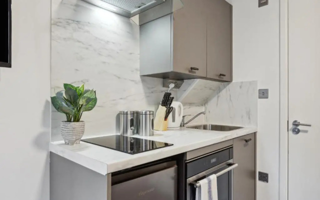 STH Sutherland Avenue Apartment