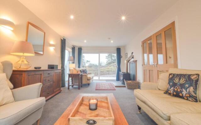 Blackmount House