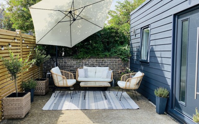 Stunning 2-bed Self Contained Oasis in Eastbourne