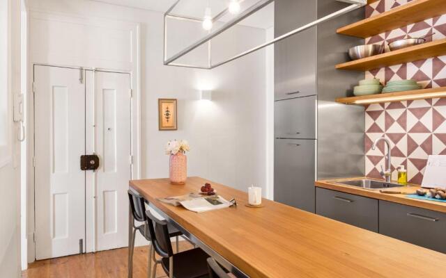 Altido Elegant Bica Apartment In Historical Centre