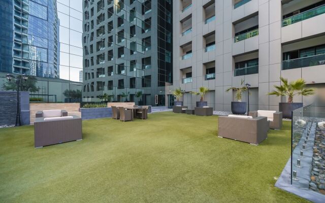 Elegant Studio w/work space and views DAMAC