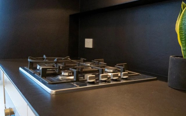 Modern 1 Bedroom Apartment South Yarra