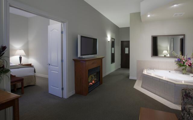 Holiday Inn Express Hotel & Suites Gananoque, an IHG Hotel