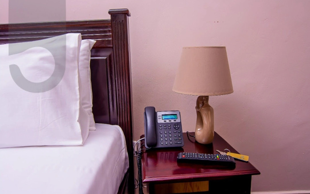 Bax Hotel