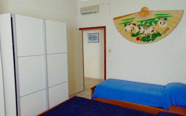 M263 - Marcelli, trilocale con portico fronte mare