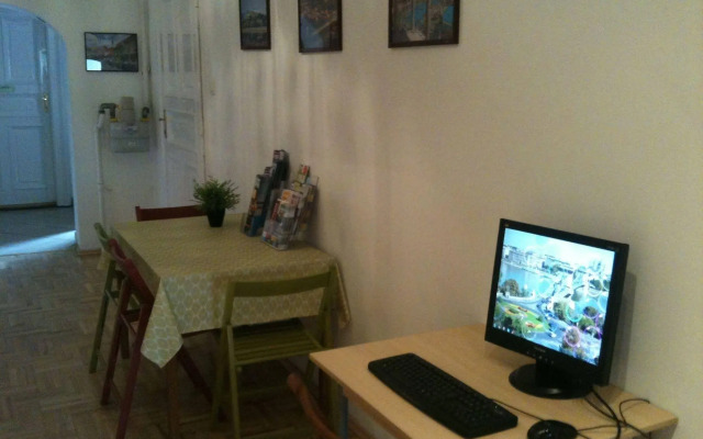 Caterina Hostel and Guesthouse
