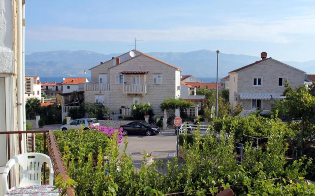 Apartments and rooms with parking space Supetar, Brac - 5658