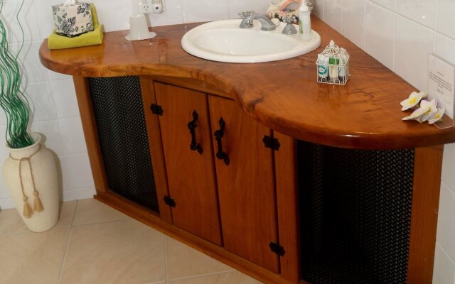 Hibiscus Lodge Bed & Breakfast