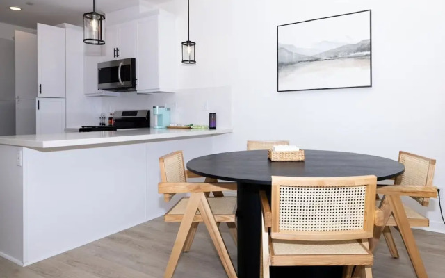 Modern Designer Stay Bright Chic Spacious