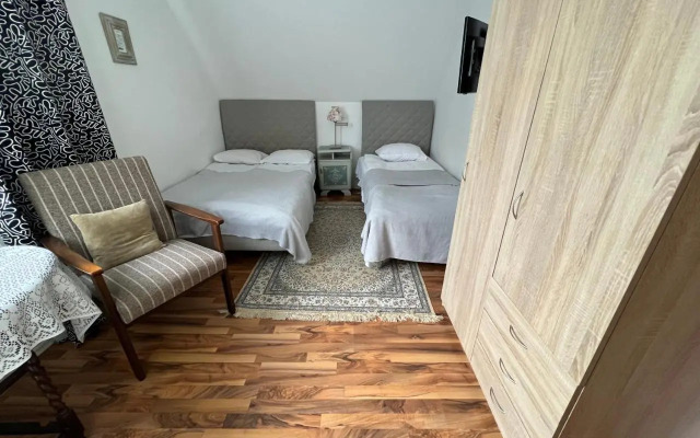 Topoliu 16 Guesthouse