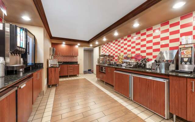 Best Western Plus White Bear Country Inn