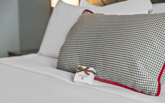 The Highlander at Radford, Tapestry Collection by Hilton