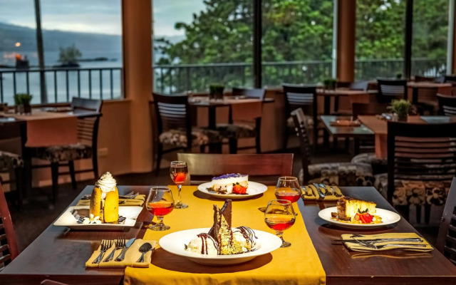 Hilo Hawaiian Hotel, Trademark Collection by Wyndham
