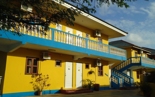 Sea Horizon Apartments (across from Mambo Beach)
