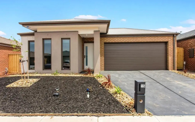 Serviced Houses Point Cook