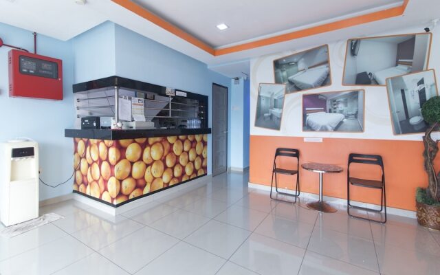 OYO 90296 Red Orange Hotel Port Klang