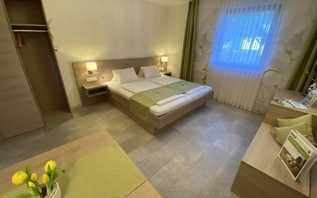 Privatzimmer & Ferienwohnungen Leeb