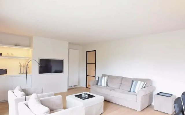 Modern Stay Near the Beach