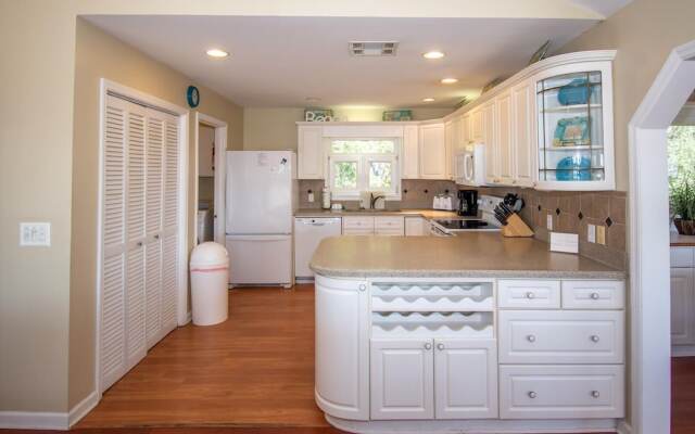Spacious Ocean View Home w/ New Furniture, Huge Deck, & Wifi