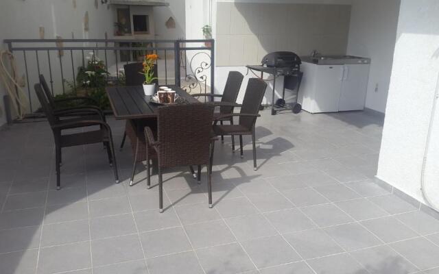 The Big Terrace Apartment