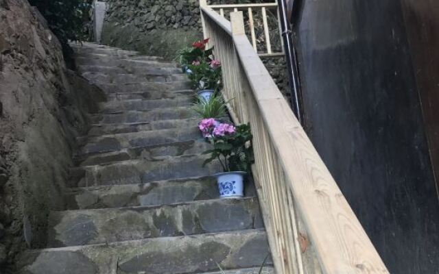 Xijiang Qianhu Miao Village Mountain Stream Small Building Chinese Inn (No. 1 Fengyu Bridge)