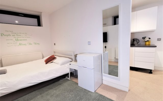 Spacious Double Room with en-suite - 1b