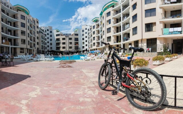 Apartment with Kitchenette in Avalon Complex