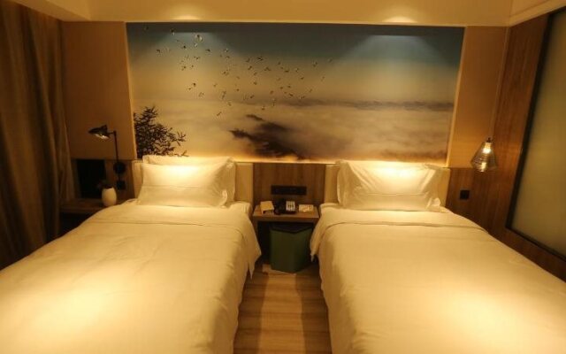 Yan'an Baimi Avenue Baotashan Atour Hotel