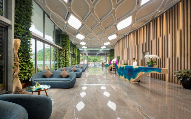 Flamingo Premium Cat Ba Beach Resort Hotel