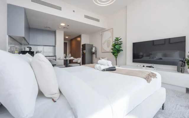 An Eye-captivating Studio in Living Garden 2