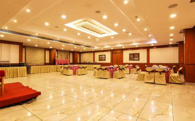 Townhouse OAK Hotel Edesia