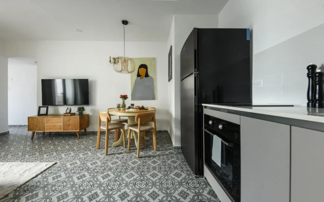 Stylish 2BD Bauhaus Apt w Balcony