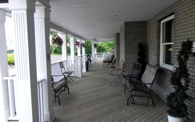 Harbourview Inn & Suites