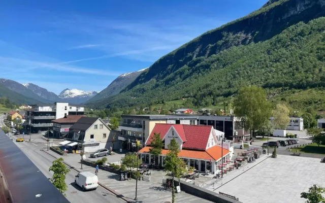 Stryn House - Hotel & Apartments
