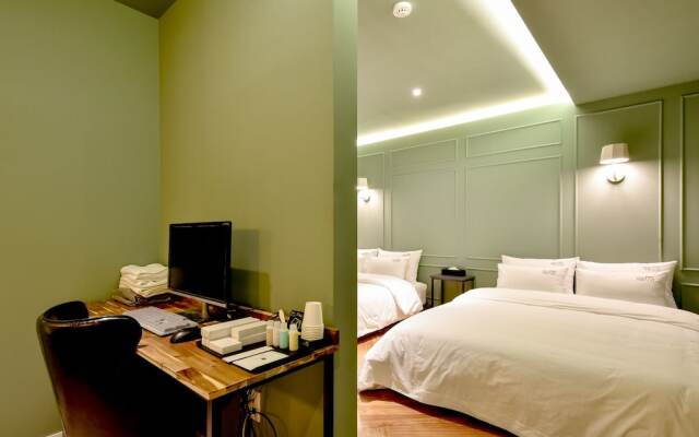 Hotel The M
