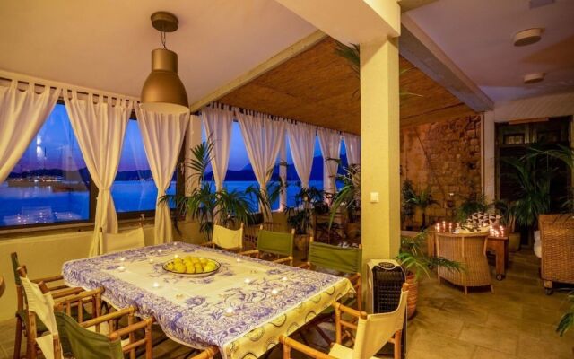 Villa Lola - Four Bedroom Villa With Sea View