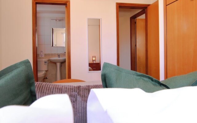 Phaedrus Living: Universal City Flat Alina