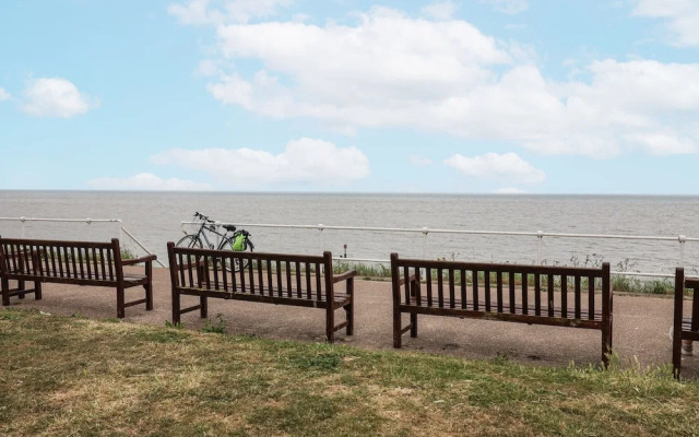 Astondene, East Cliff