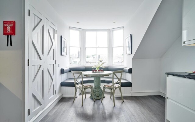 JOIVY Luxury George Street Apartments: Castle Suite