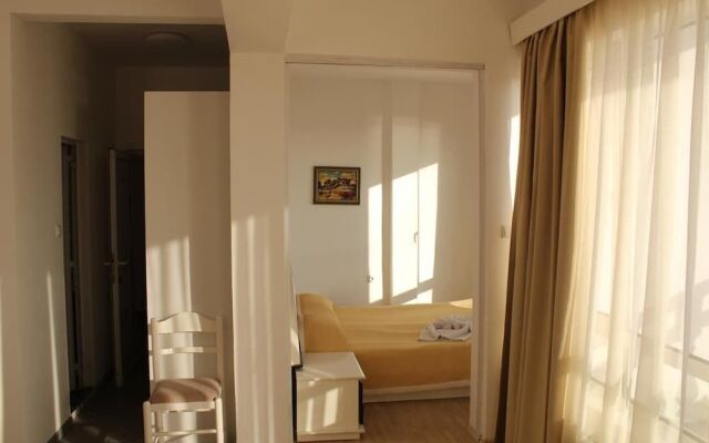 Hotel Noy